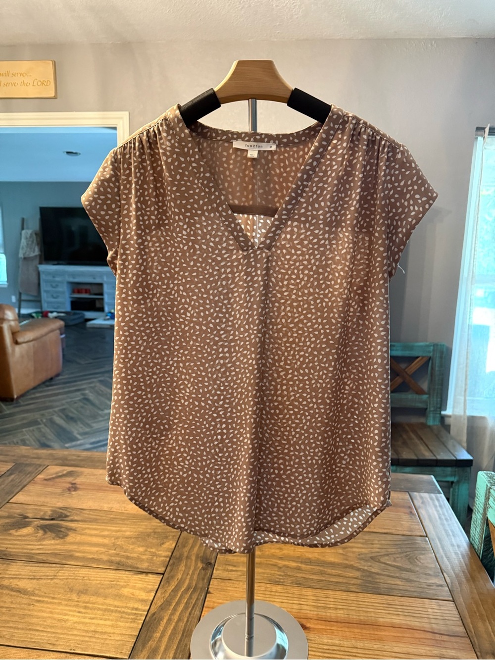 fun 2 fun Taupe and White V-Neck Cap Sleeve Blouse
